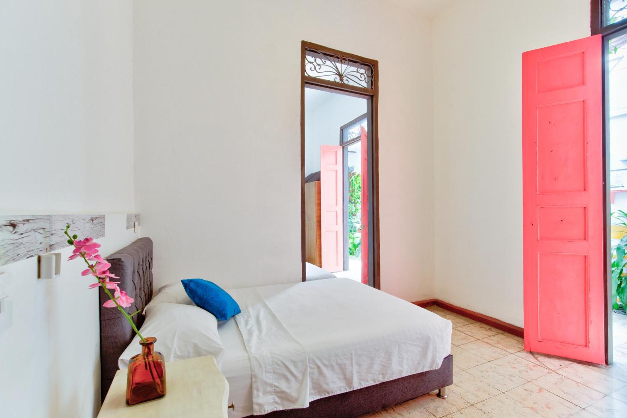 Casa Blanca San Antonio Hostal Boutique Cali Exterior photo